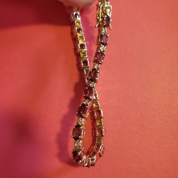 Vintage garnet colored rhinestone and gold tone bracelet - Picture 2 of 6